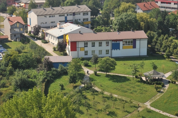 Местные домики в стиле Мондриана :)